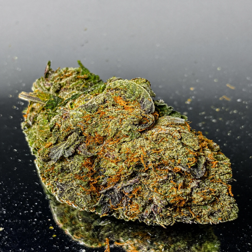 "Gassy" NYC Sour Diesel - Hybrid 60% Indica / 40% Sativa - THC 27-30%