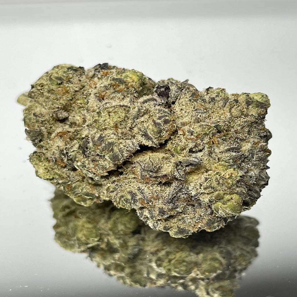 Blackberry Cake - Hybrid 70% Indica/ 30% Sativa - THC 29%