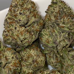 Pink champagne 🍾 (2 ozs for 160)