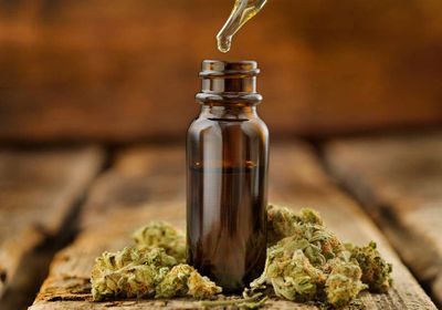 What Is Cannabis Oil and How Is it Used? | Leafythings