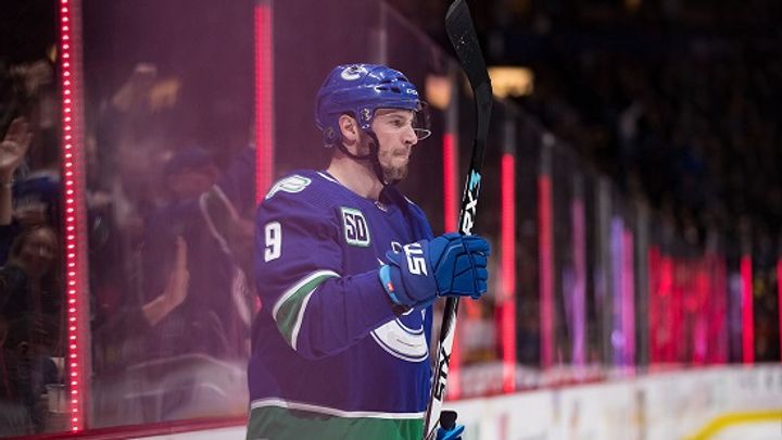 Canucks: Miller measuring up to remain a man in the middle