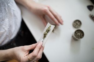 How to Roll a Joint 101